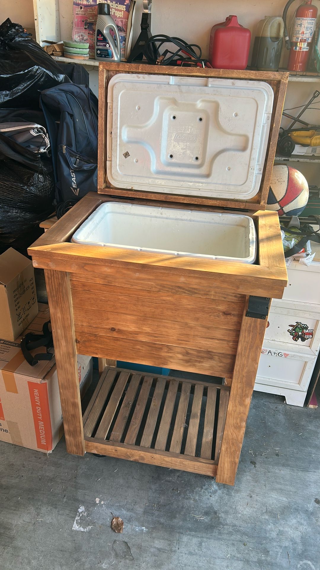 Handmaid mobile cooler