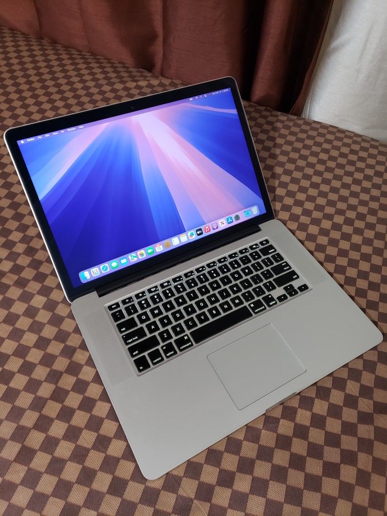 2015 15"inch Intel Core i7 MacBook Pro Retina Laptop, 16GB RAM, 512GB SSD. RUNS🏃♂️VERY FAST.