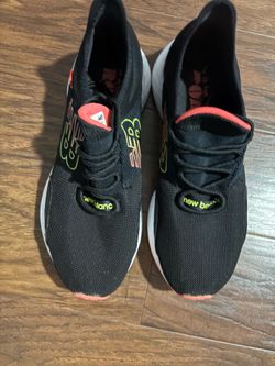 New Balance Fresh Foam Roav Knit Black Tahitian Pink/ Black/White Womens Size 10