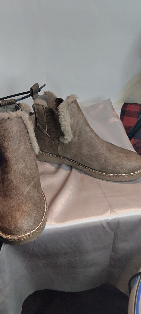 BLOWFISH ANKLE BOOTS SZ 7.5