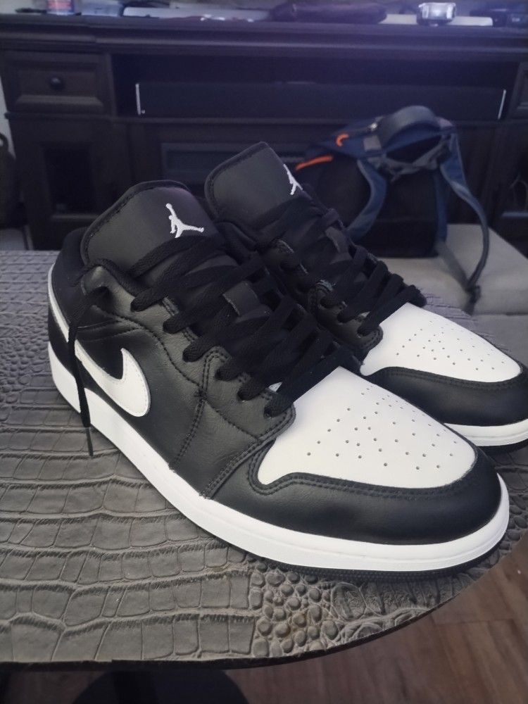 black and white Jordan 1 low size 12