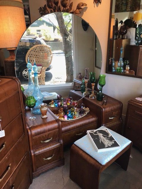 Art Deco Waterfall Vanity with Mirror & Stool