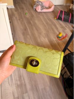 Vintage Y2K Coach Signature Turnlock Checkbook Wallet - Apple Green