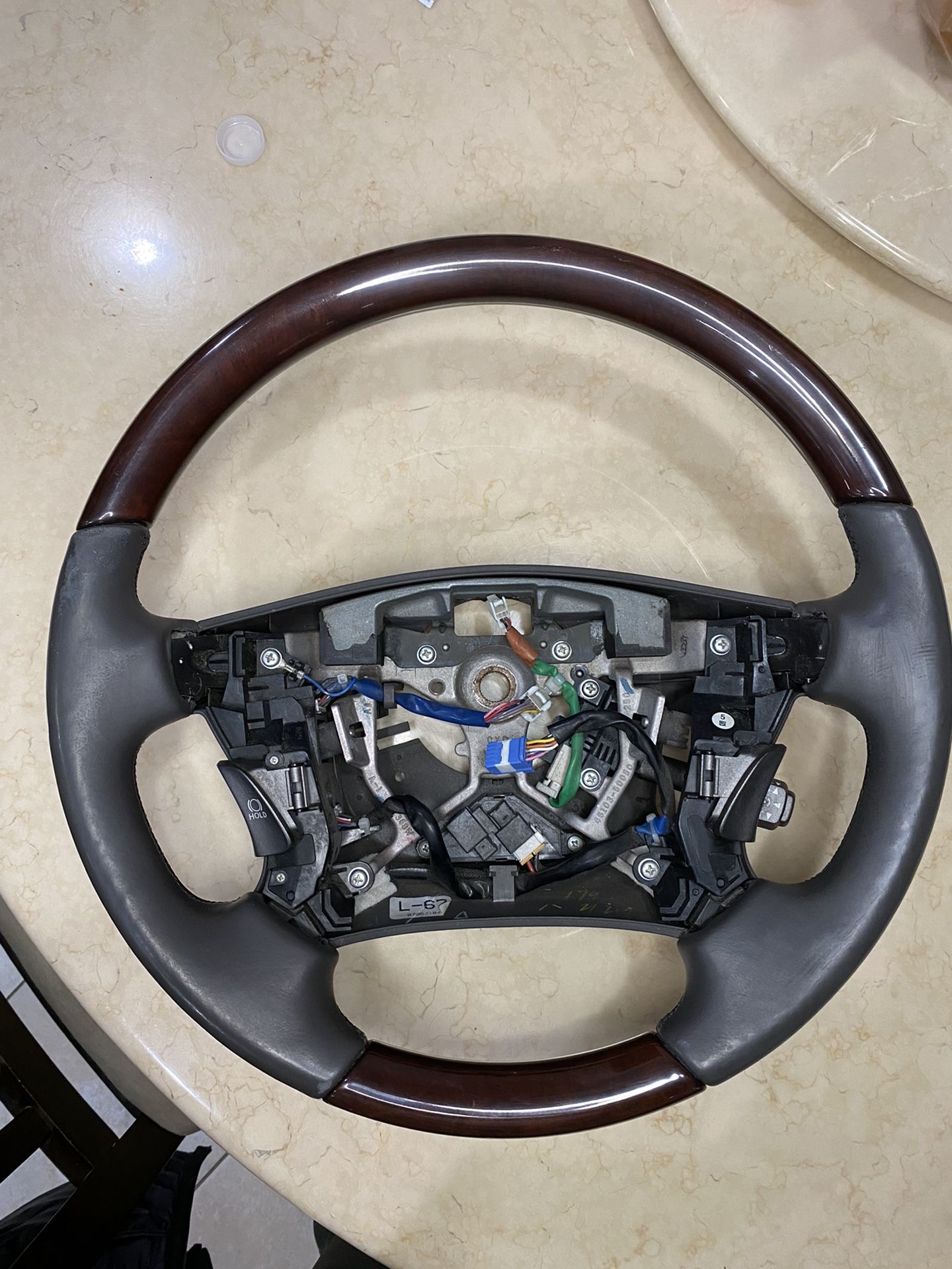 07 Lexus 460 Steering wheel