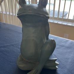 Frog Statue 
