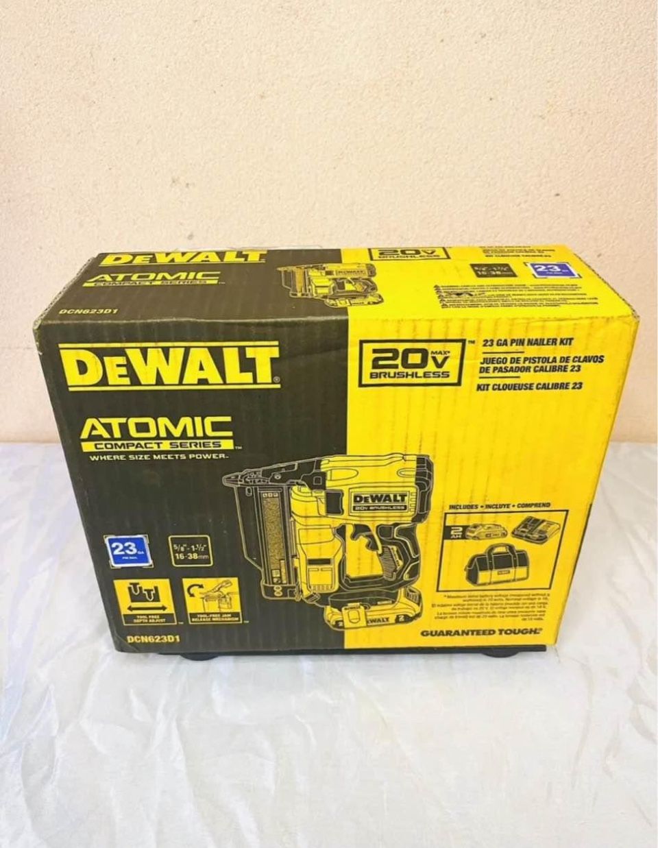 New DEWALT DCN623D1 20V MAX 23 GA Pin Nailer Kit w battery and charger with bag new
