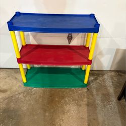 Plano primary color shelf