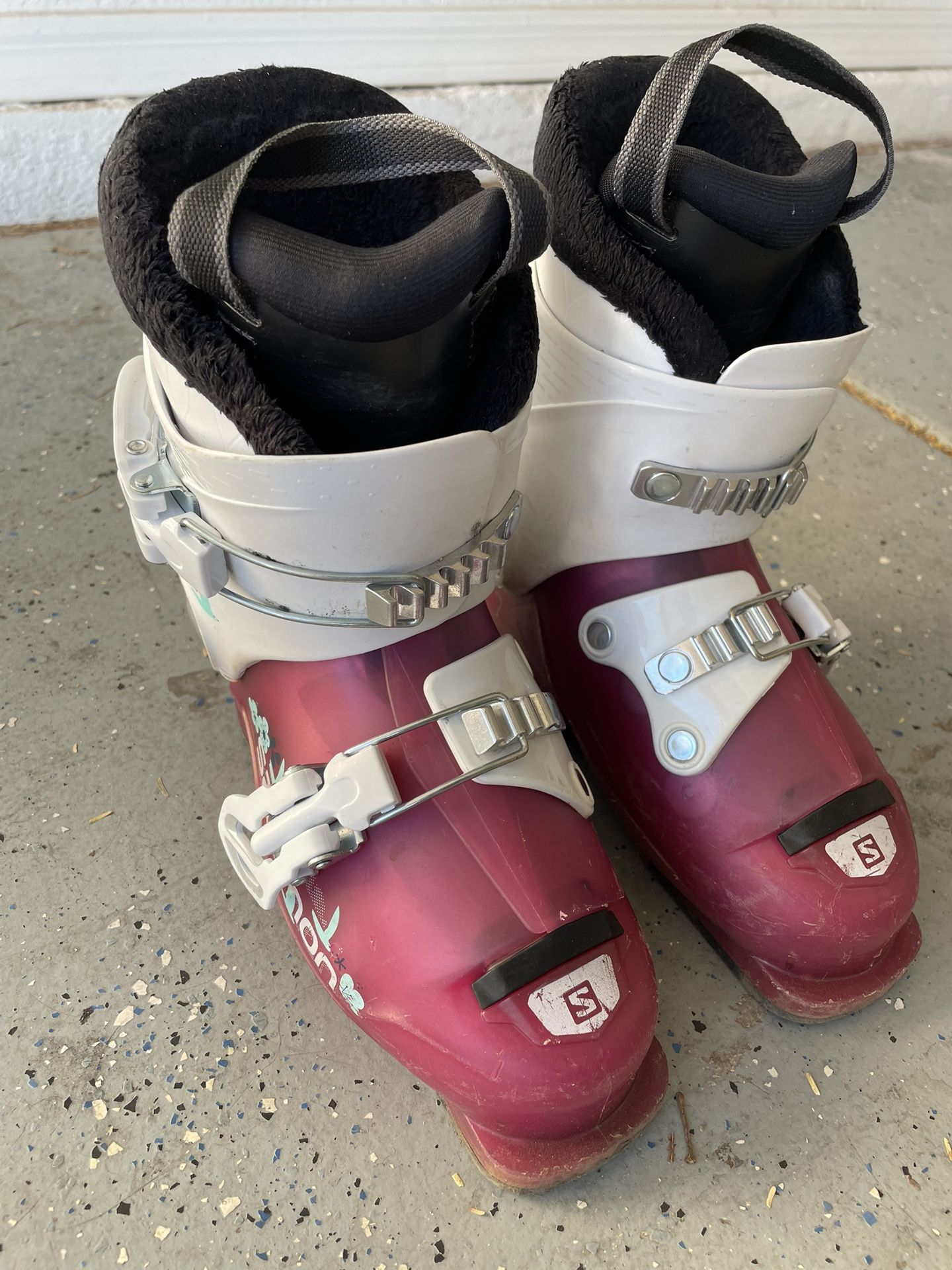 Kids Ski Boot Size 18 (Shoe Size 11 Or 12)