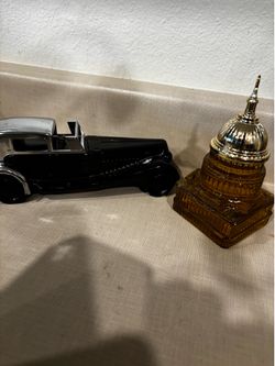 Avon vintage car and capital building