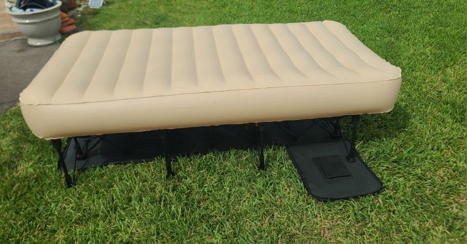 Twin Bed ,Self Inflatable/ Deflating With Wheeled Bag , Like , Great Condition