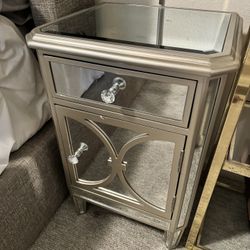 Mirrored Dresser And 2 Mirrored Nightstands 