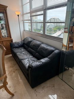 Sofas y mesa de centro