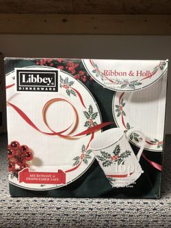 Holiday Dinnerware Set