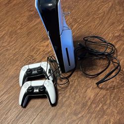 Ps5 used with 2 controllers and games