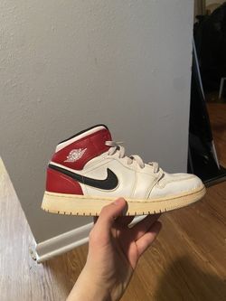 Air Jordan 1 Mid Gym Red White