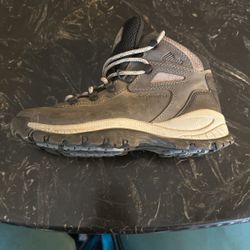 Authentic Columbia Hiking Boots Size 6  