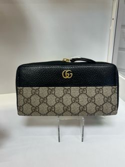 CLEARANCE!!!!! GUCCI WALLET