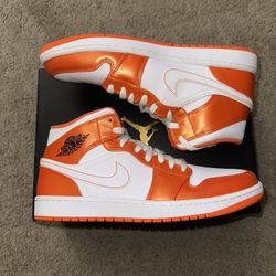🏀 Air Jordan 1 Mid SE “Electro Orange” – Size 10.5