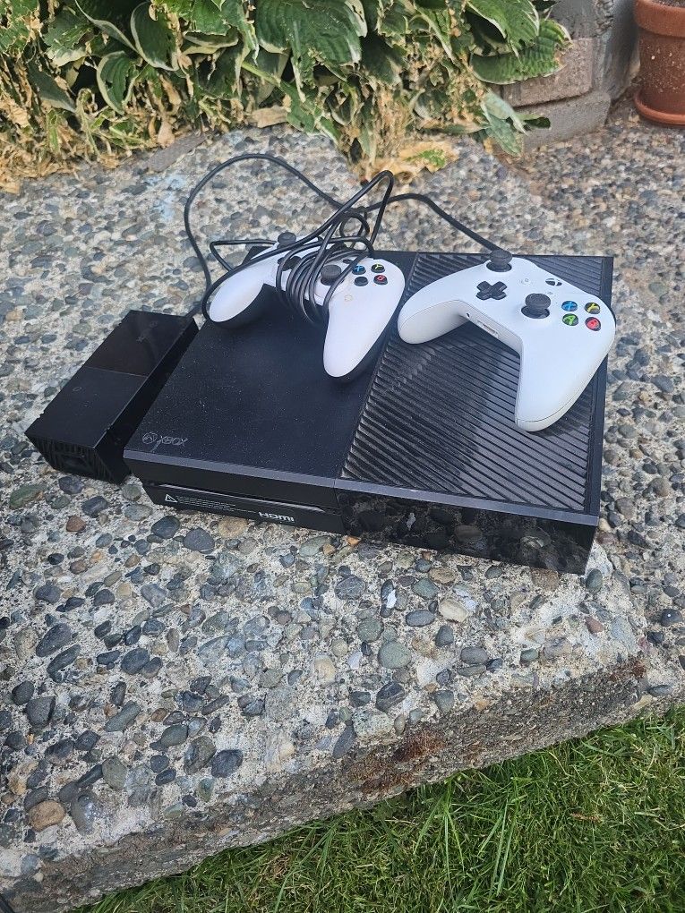 Xbox Two Controllers Missing Power Plug