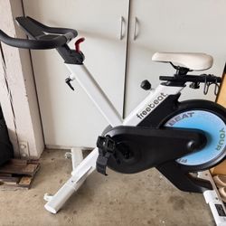 Exercise bike with wheel 