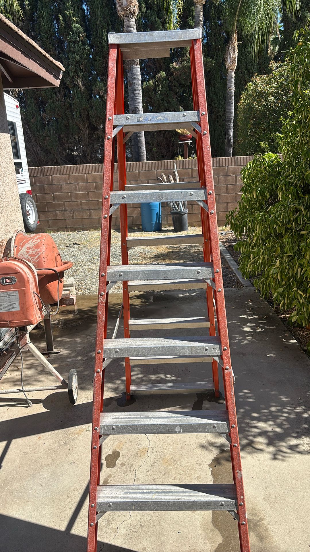 8’HD Fiberglass Ladder