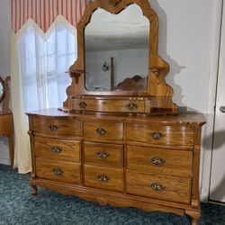 Dresser w/ Mirror - Free Delivery 