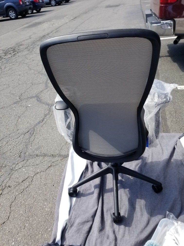 New Staples Ayalon Mesh and Fabric Task Chair Black 51505