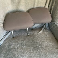 2007 Chevy HHR Headrests