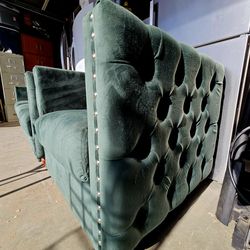 Beautiful Green Velvet Sofa Set 