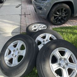Jeep Wrangler 2018 Wheels Needs Tires Rims Like New 