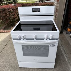 New Frigidaire 30” Electric Range