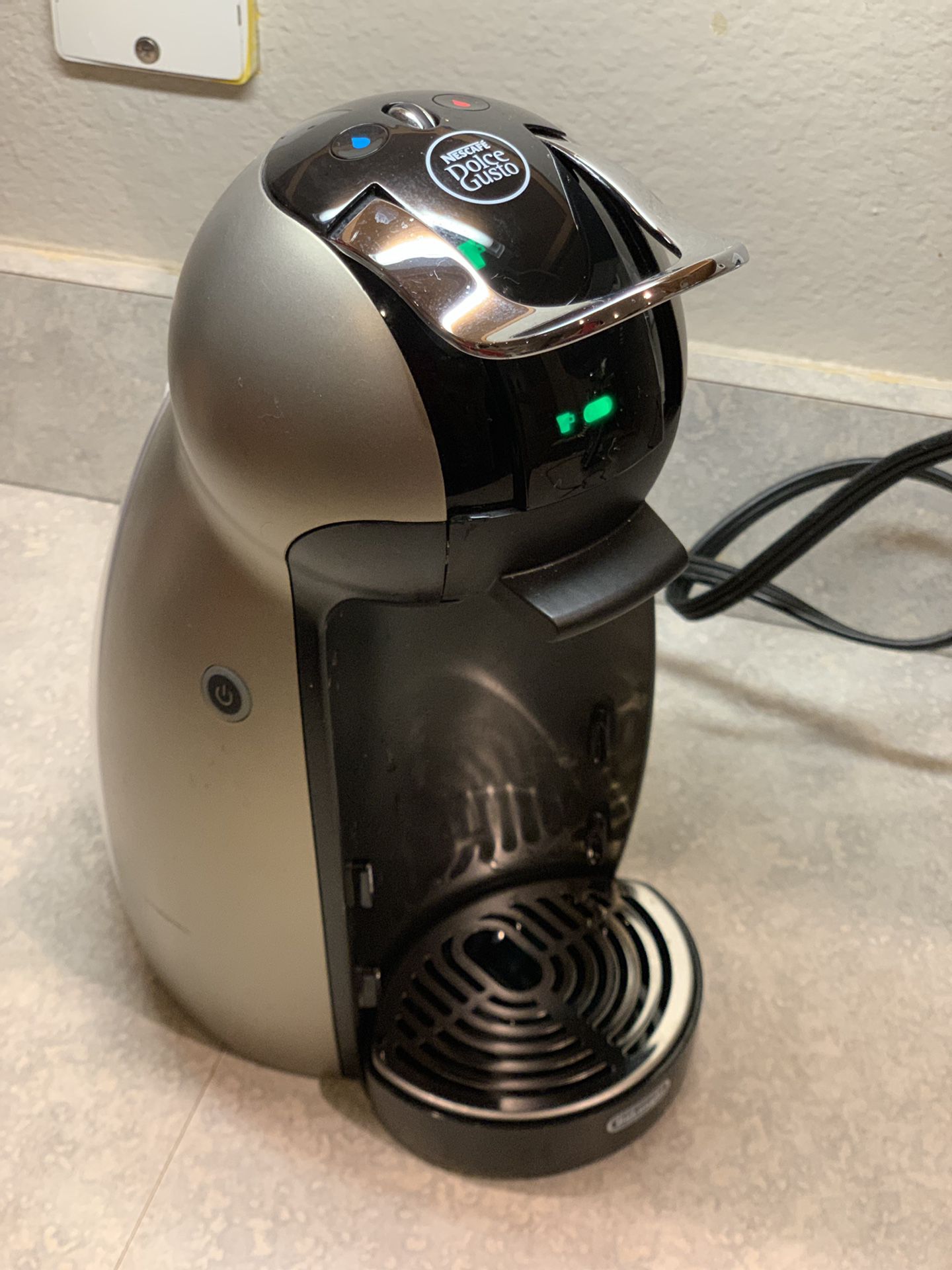 De’Longhi NESCAFÉ Dolce Gusto Genio Single Serve Coffee Maker and Espresso Machine - 21oz Capacity