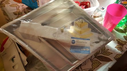 New Wilton cake pan set