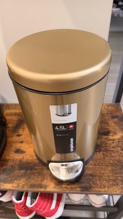 Mini trash can