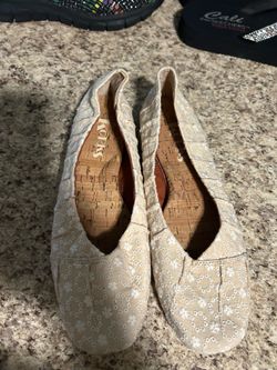 Woman’s shoes ( Size 9)