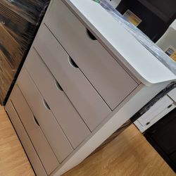 5 Drawer Dresser No knobs