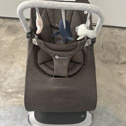 Ergobaby Evolve Bouncer Chair Gray  With Toy Bar Accessory