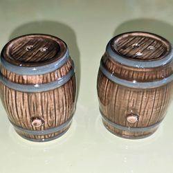 Barrel salt and pepper shakers