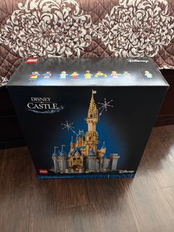 LEGO Disney Castle Set 43222 Excellent Condition