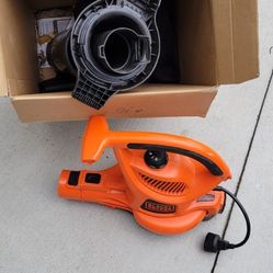 Black & Decker Leaf Blower/ Vacuum Combo