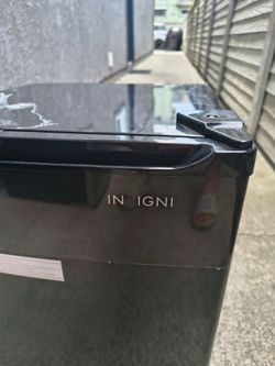 INSIGNIA MINI FRIDGE IN EXELENT WORKING CONDITION FOR ONLY $65