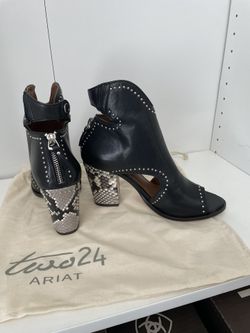 Women’s TWO24 By Ariat $100 Wmn (Sz6)