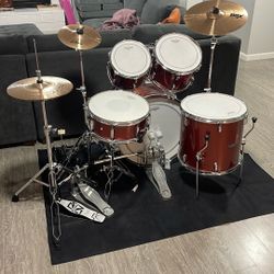 Tama Drum Set