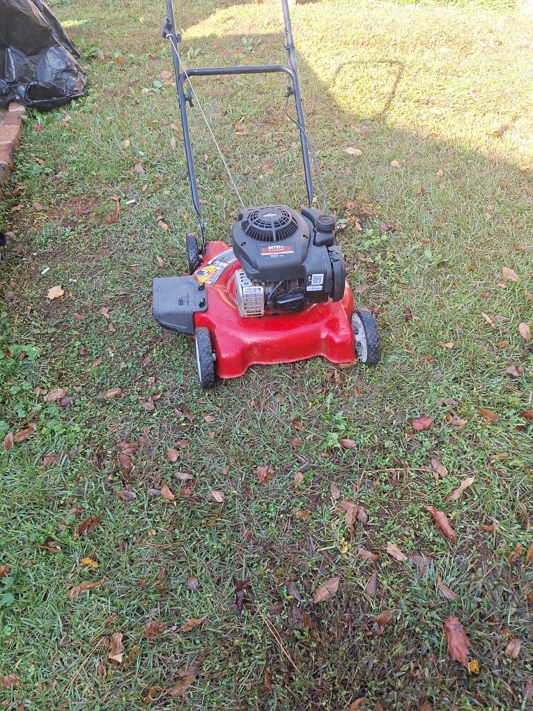 Lawn Mower MTD 20IN gas BRIGGS &TRATTON  300E 125CC RUN GOOD no Self-propelled new Oil 