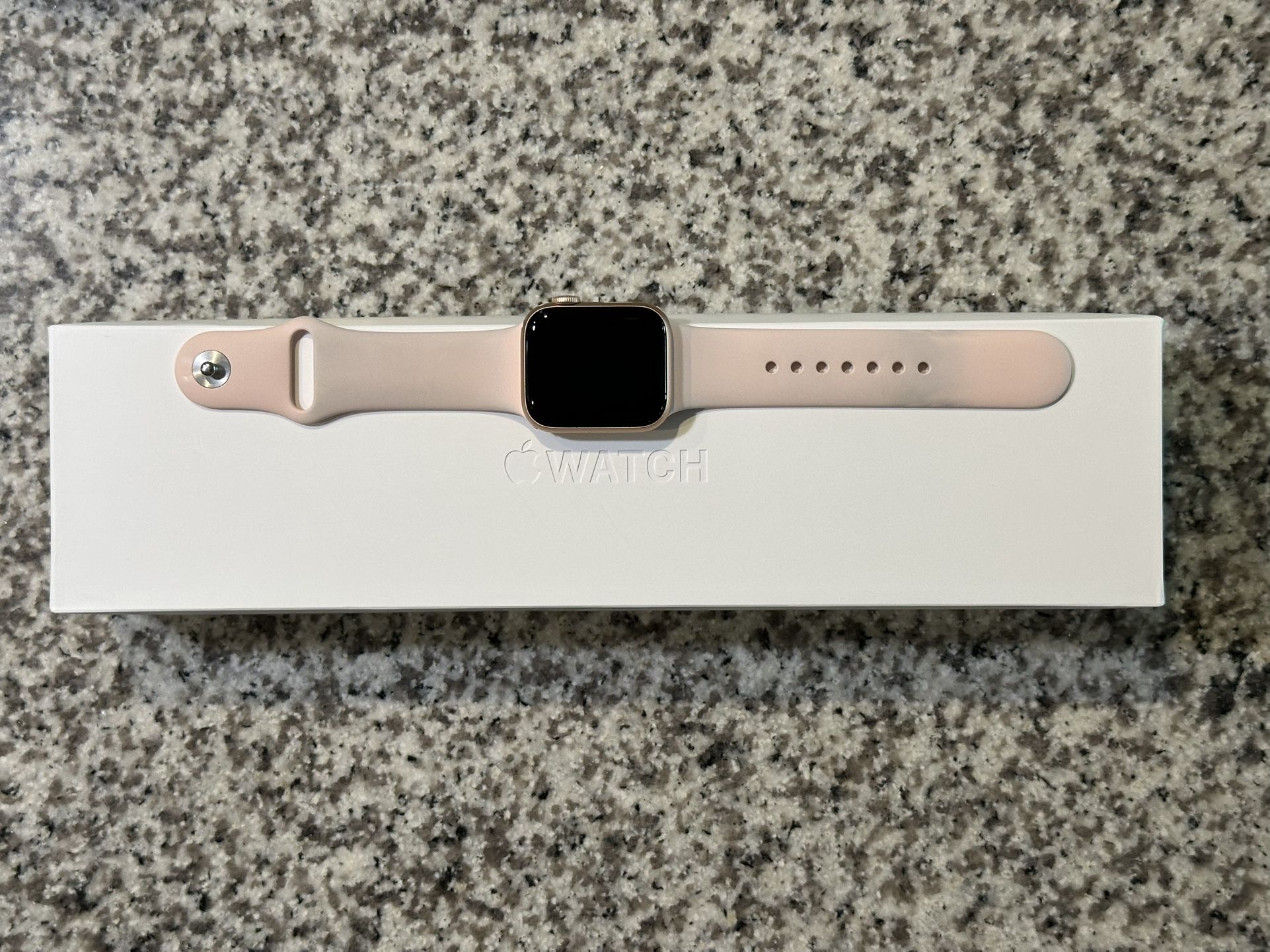Apple Watch Series 5 40mm Gold Alu Pink Sand Sp Band CEL