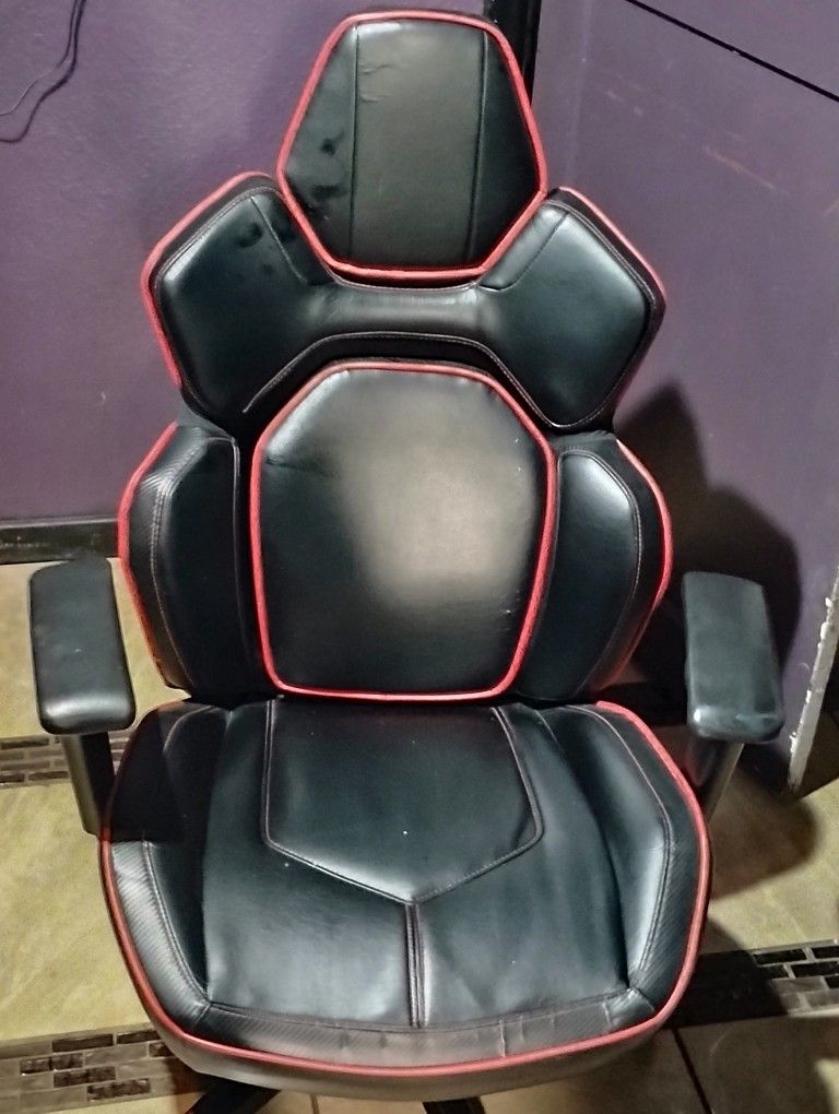 Nice computer Gaming Chair. 65 Bucks