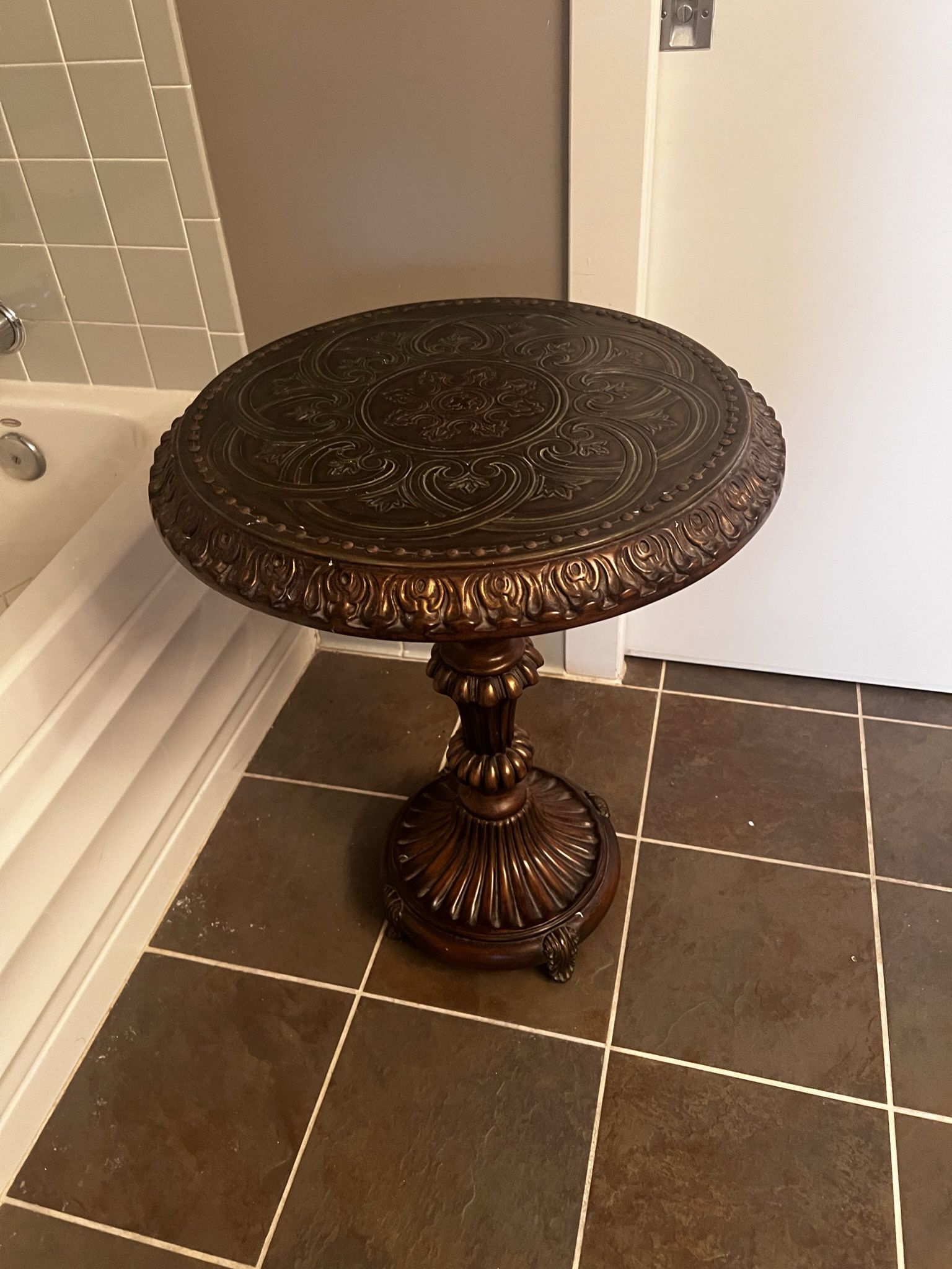 Beautiful End Table Or Display Table For An Entrance Way .