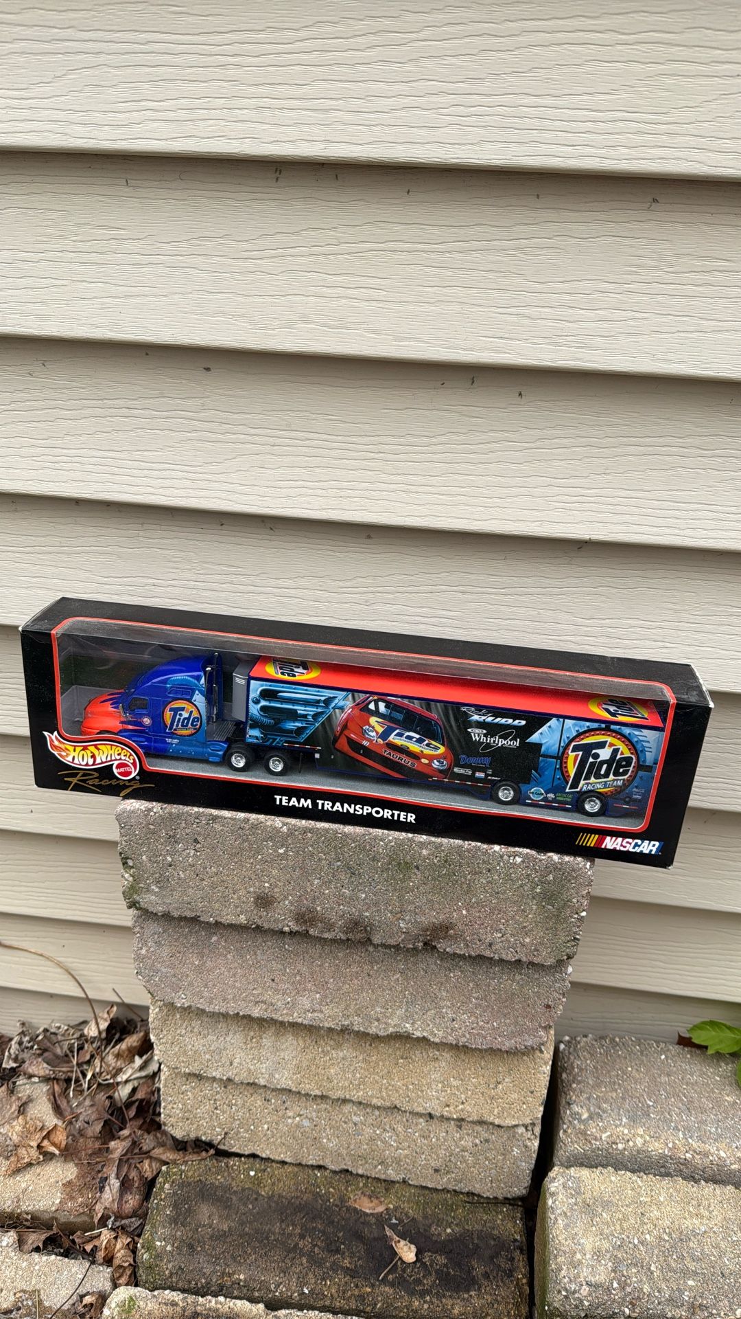 Tide Team Transporter Semi Truck Die Cast