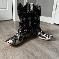 Men’s Black and White Cowhide Boots Size 10,5