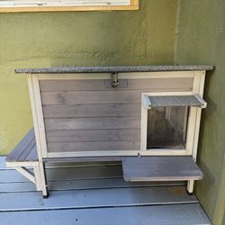 Insulated Outdoor Cat House / Bed